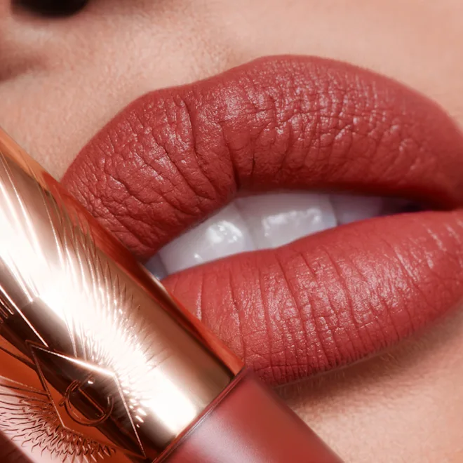 Charlotte Tilbury Airbrush Flawless Lip Blurr